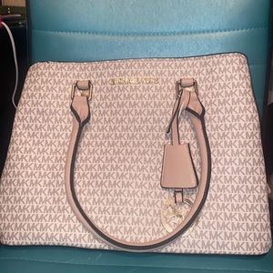 Micheal Kors purse